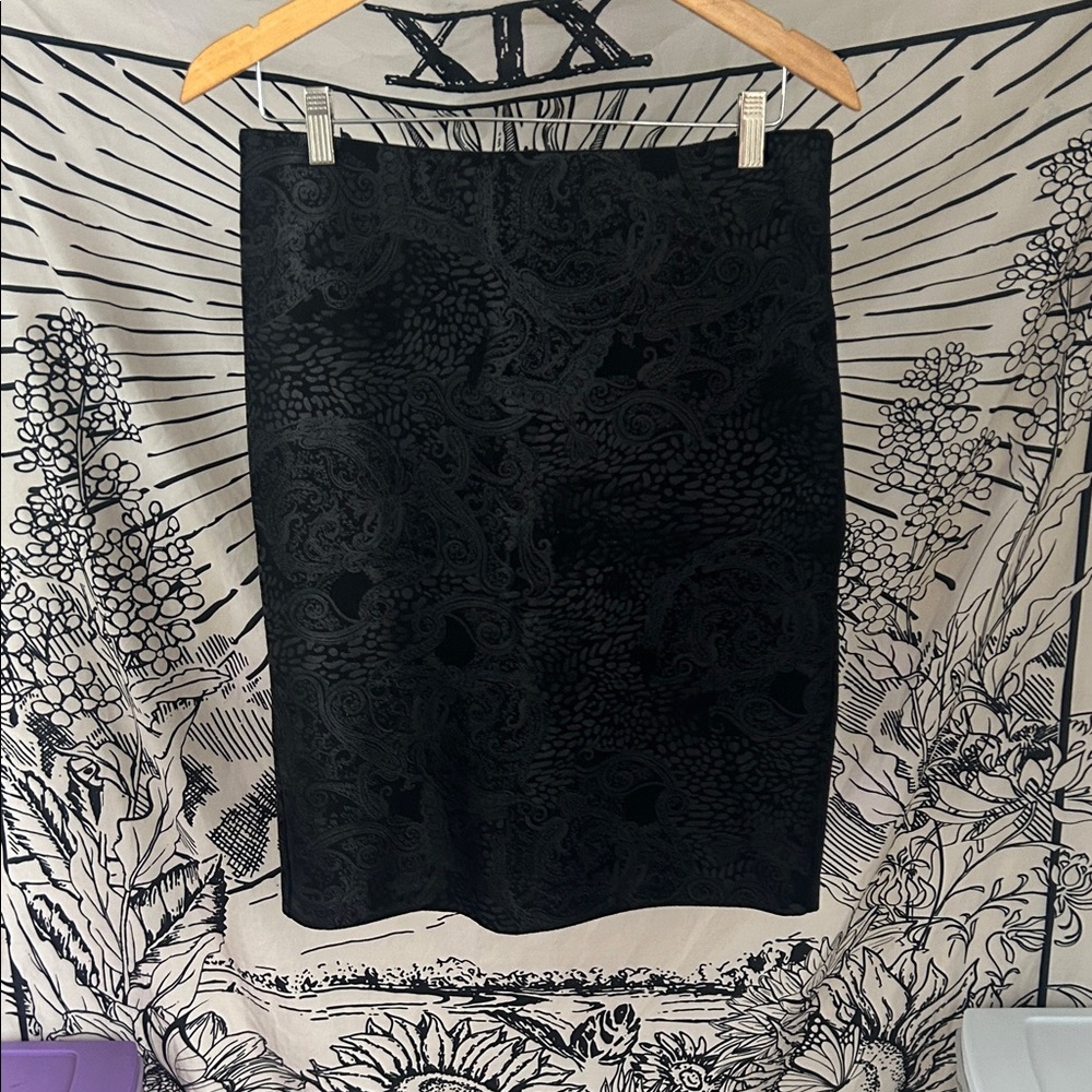 Elegant Black Patterned Pencil Skirt